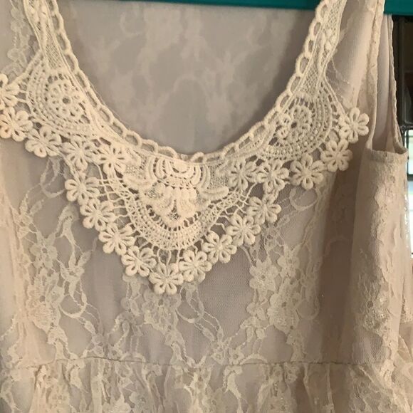 Dress   9/1 - Picture 2 of 3